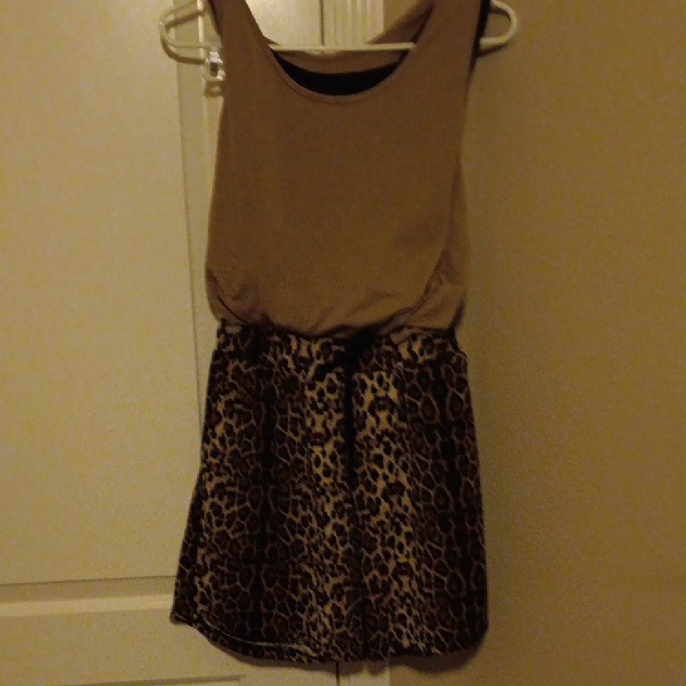Leopard print Shorts with two tank tops, brown and black